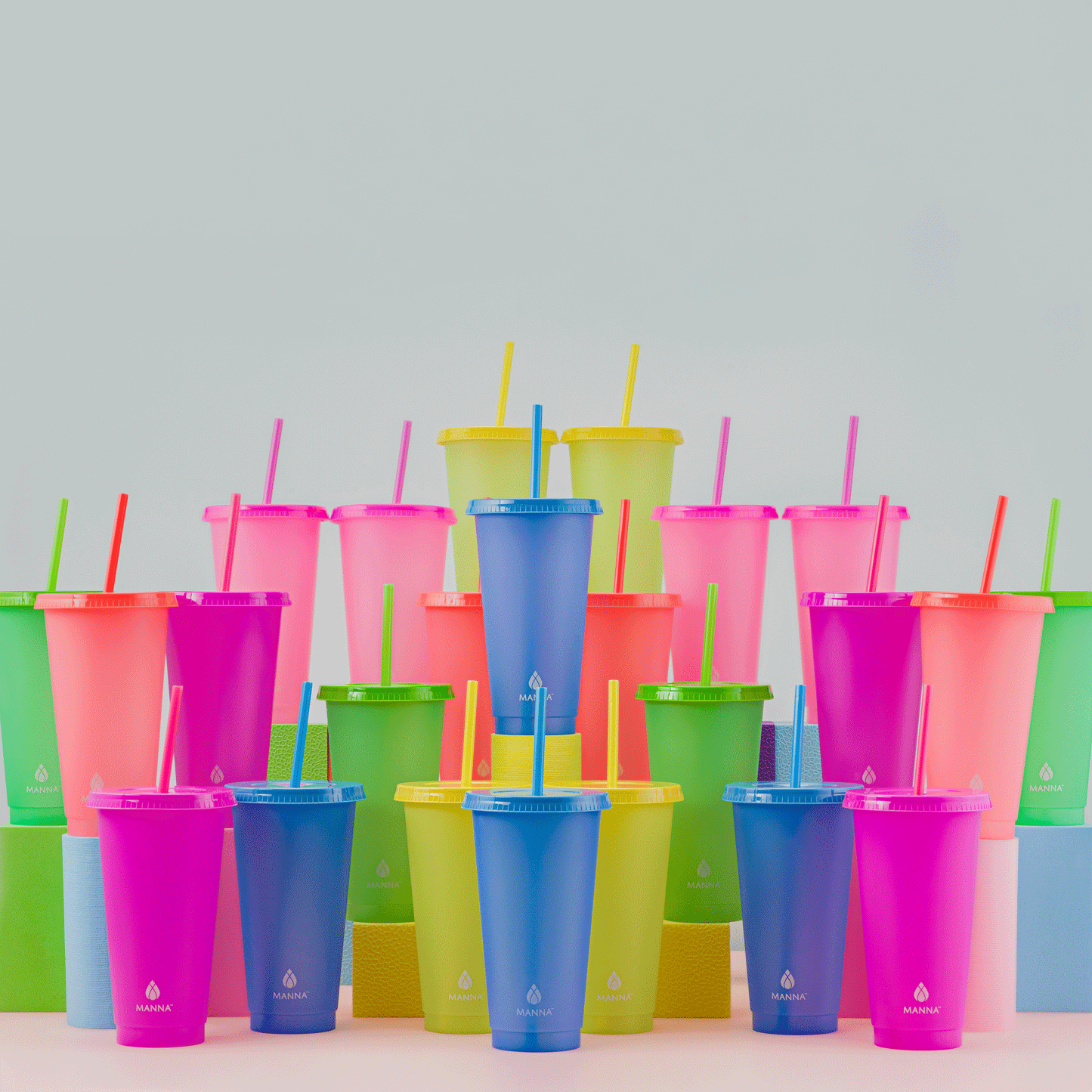 24-piece-original-color-changing-cup-set-e1 A0029811.gif