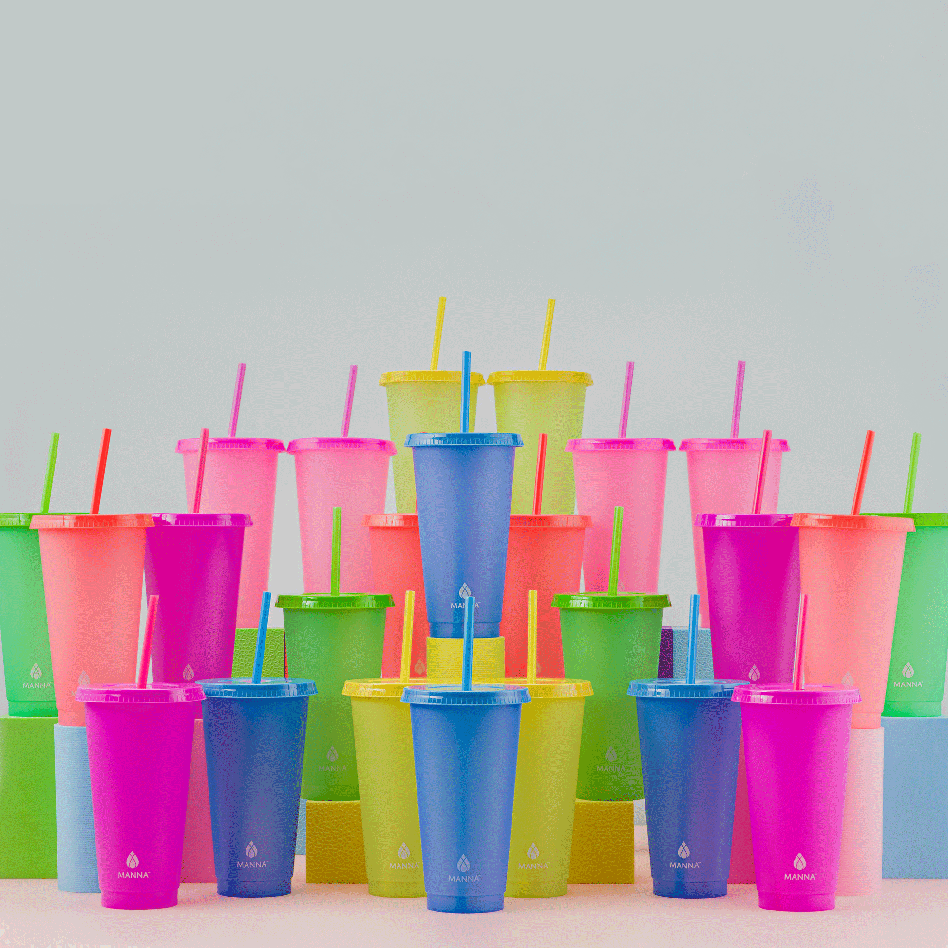 24-piece-original-color-changing-cup-set-e1 A0029811.gif